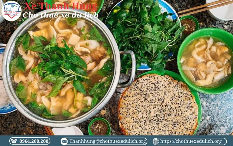 Lẩu gà lá é