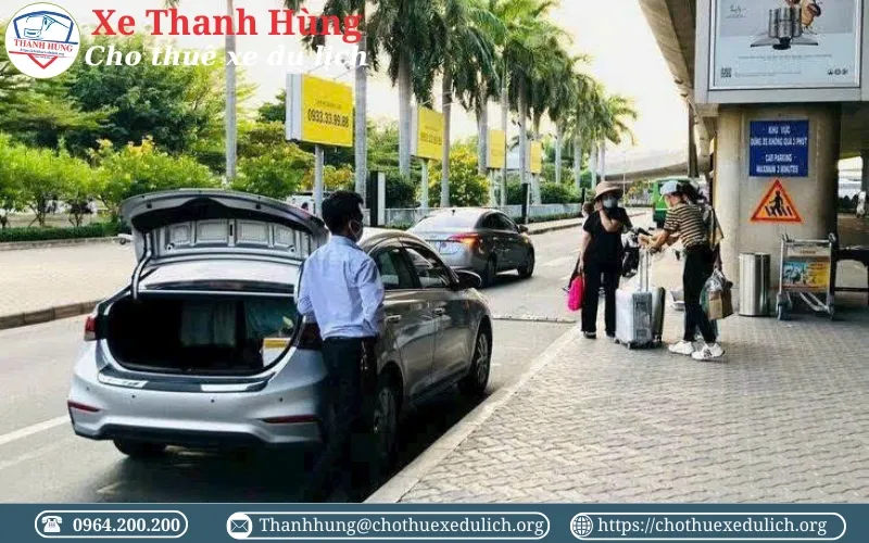 Thuê xe 4 chỗ đưa tiễn sân bay