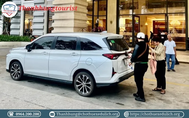 Thuê xe 7 chỗ đón tiễn sân bay